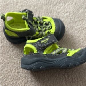 OshKosh Kids Green and Gray Shoes size 5